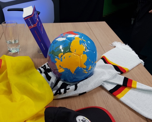 Meine Dissertation und Requisiten im Studio bei Alpha & Omega